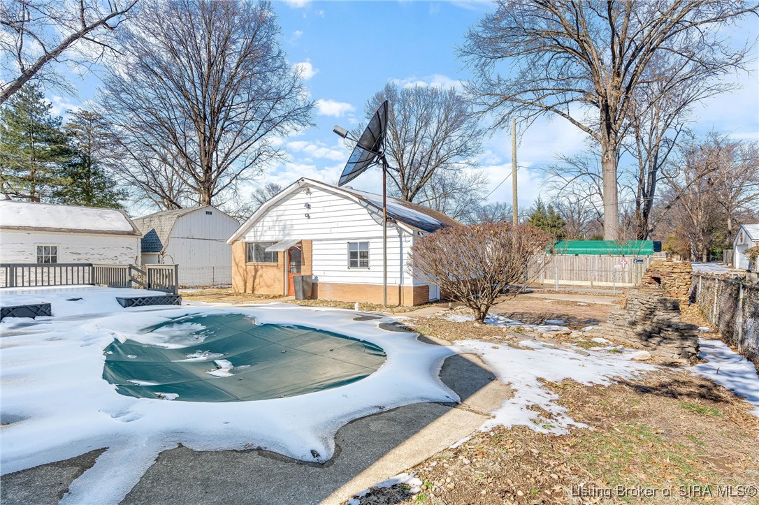 221 Harrison Avenue W