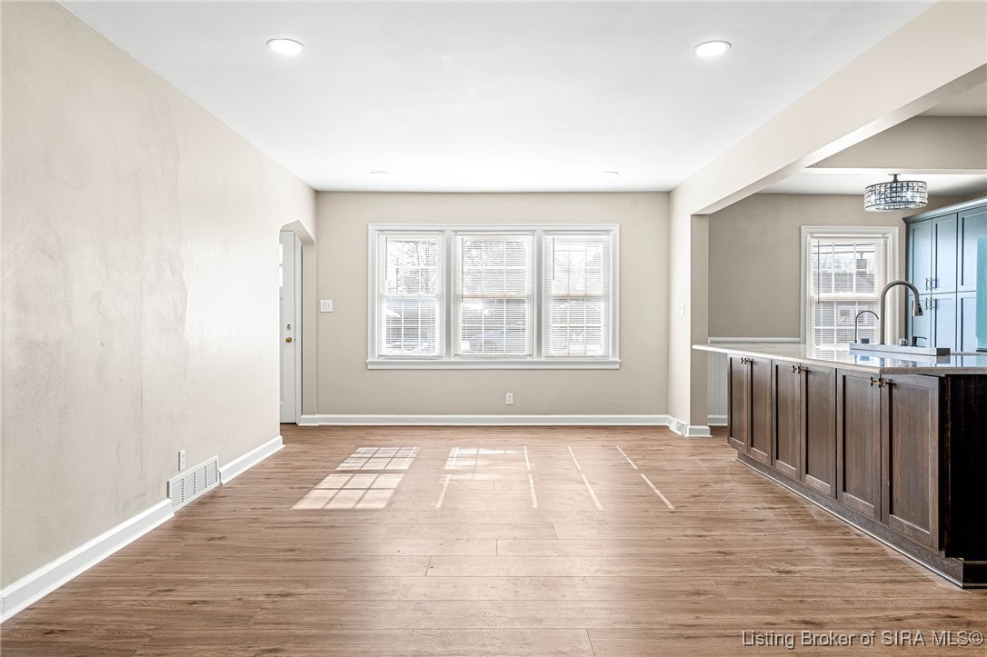 221 Harrison Avenue W