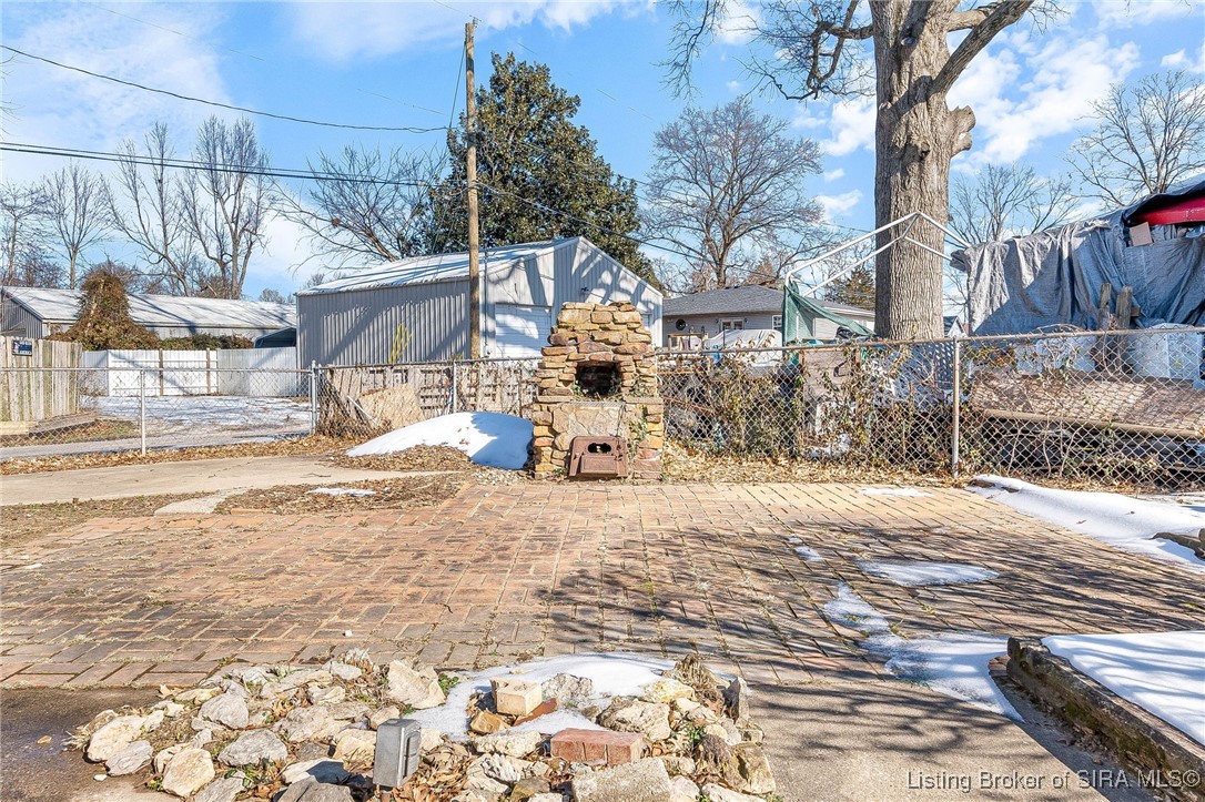 221 Harrison Avenue W