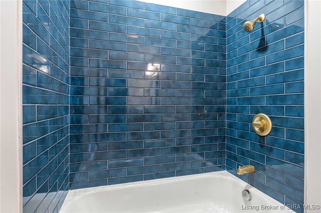 221 Harrison Avenue W