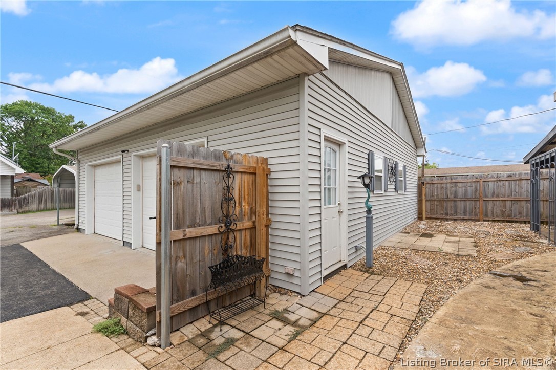 2579 Charlestown Road