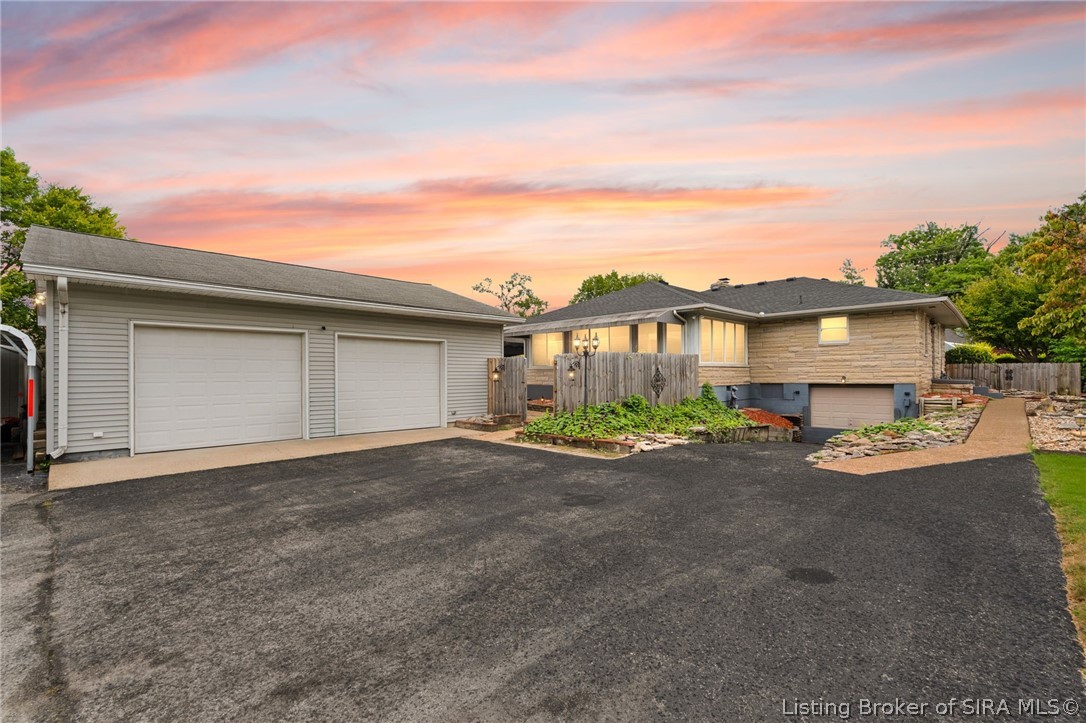 2579 Charlestown Road