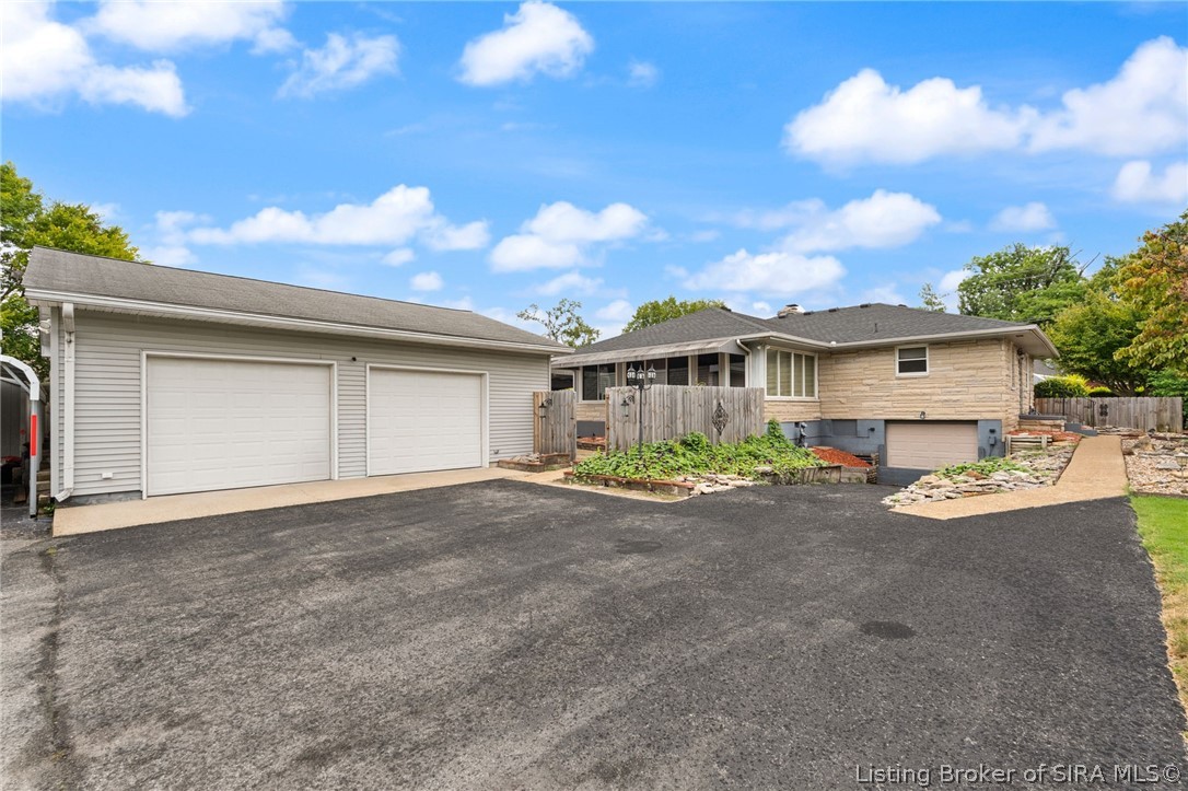 2579 Charlestown Road