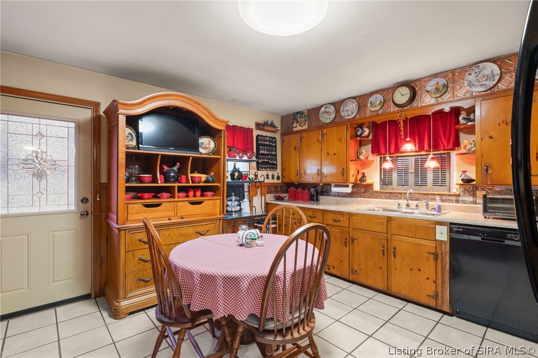 2579 Charlestown Road