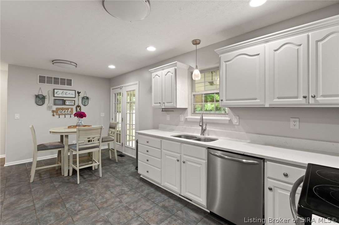 6803 Twin Springs Drive