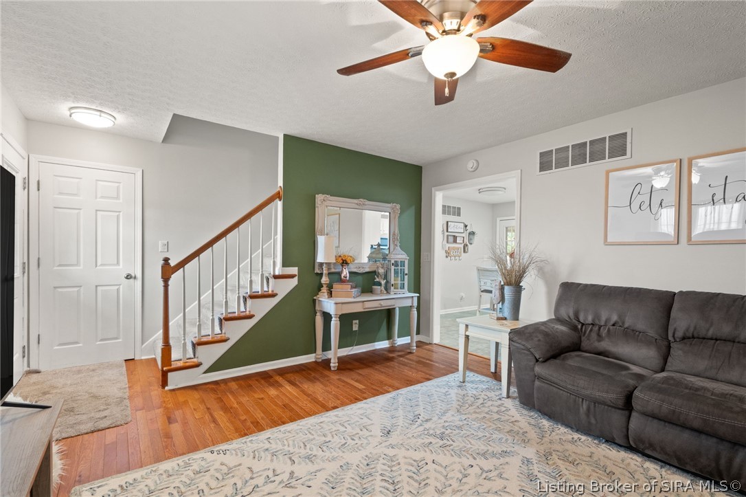 6803 Twin Springs Drive