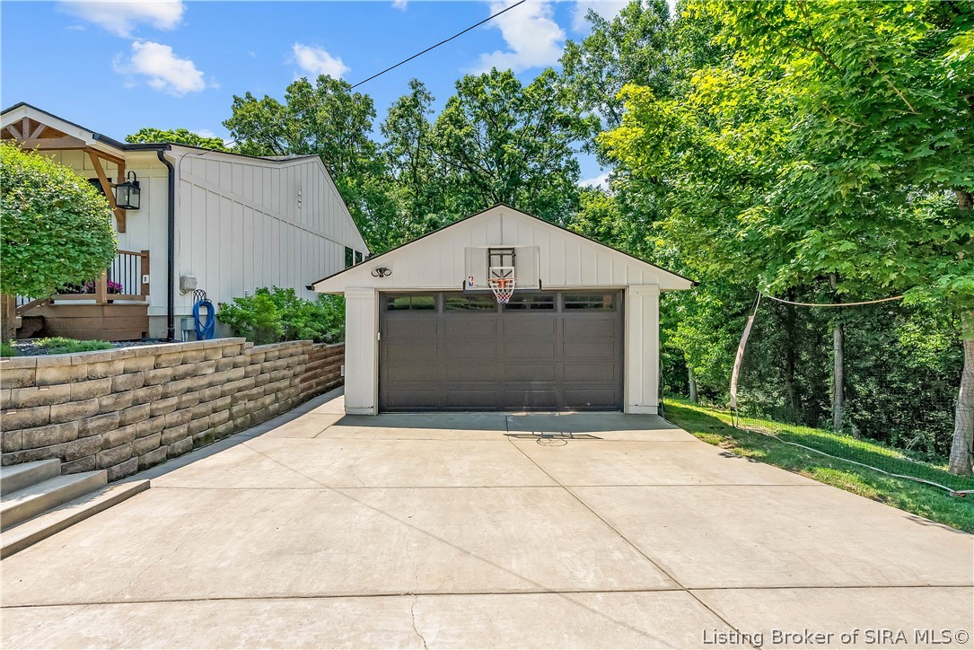 1611 Woodland Road