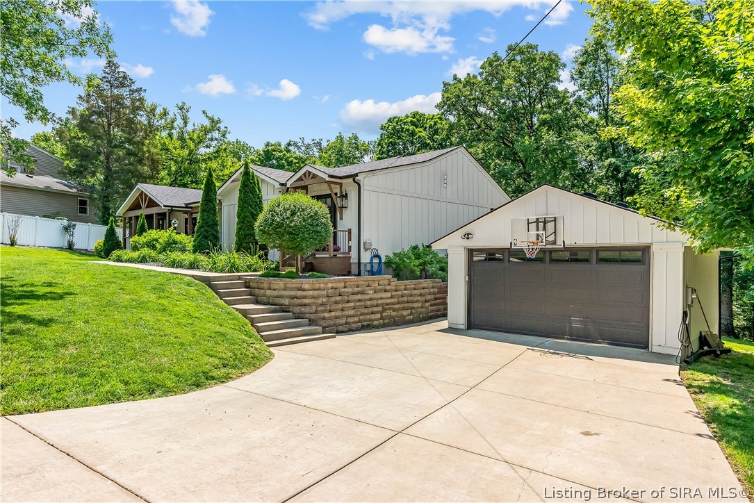 1611 Woodland Road