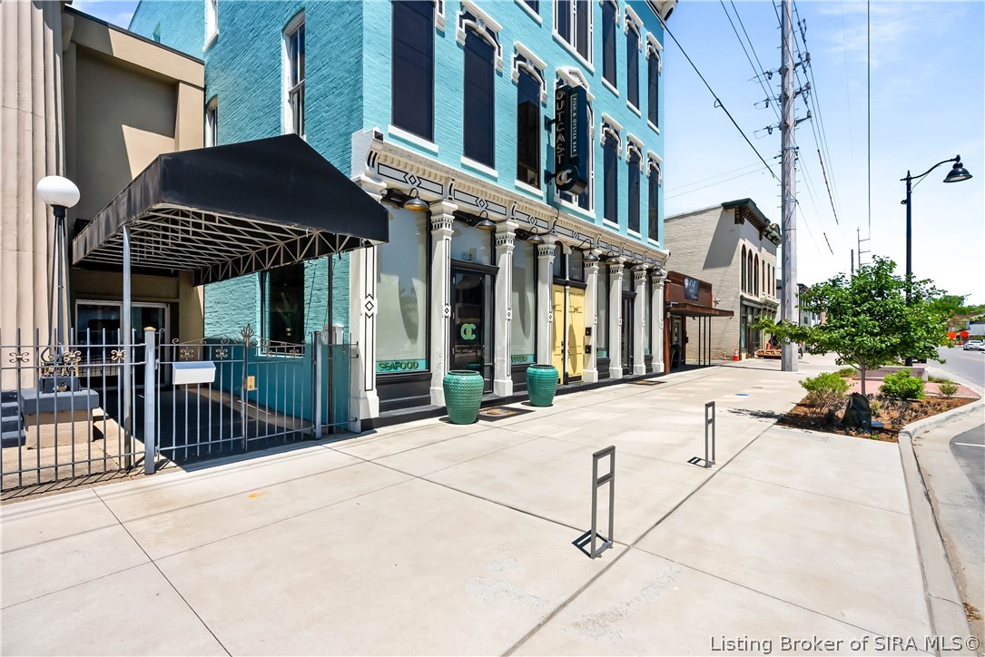 207-209 E Main Street