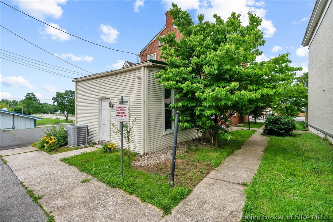 419 W 1st Street
