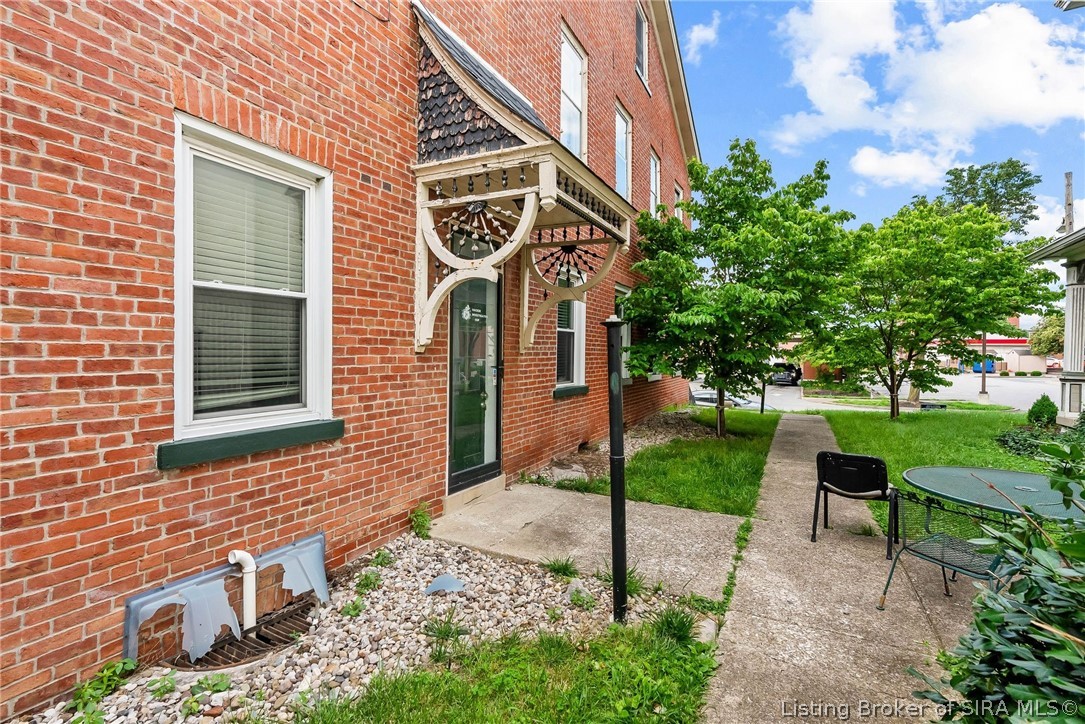 419 W 1st Street