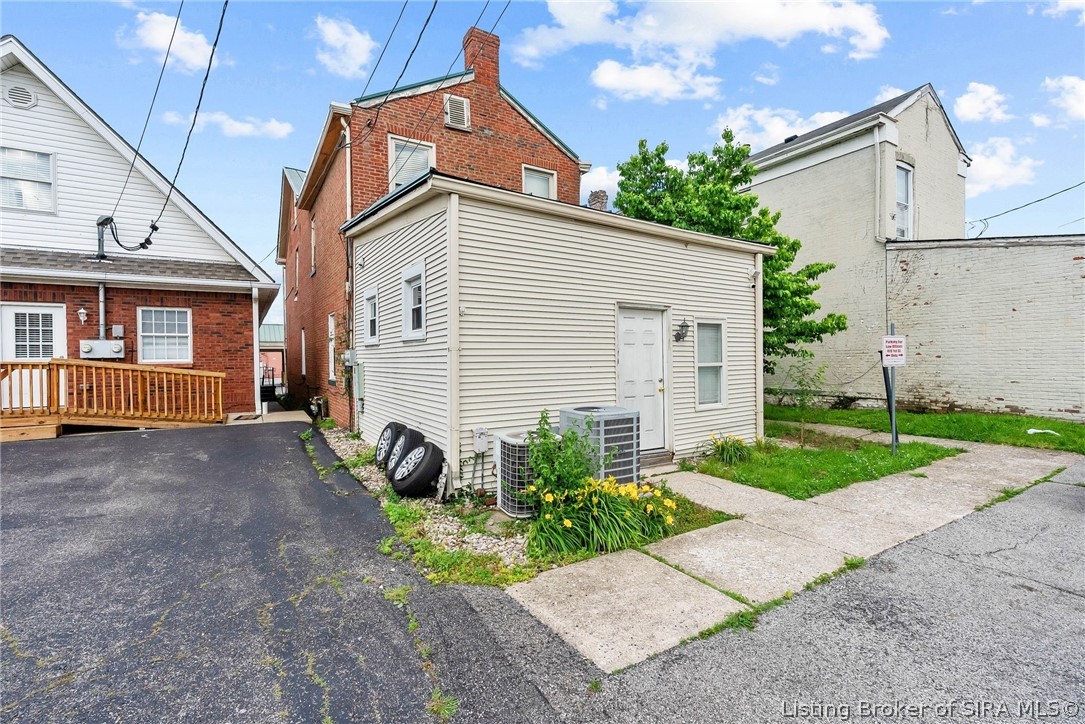 419 W 1st Street