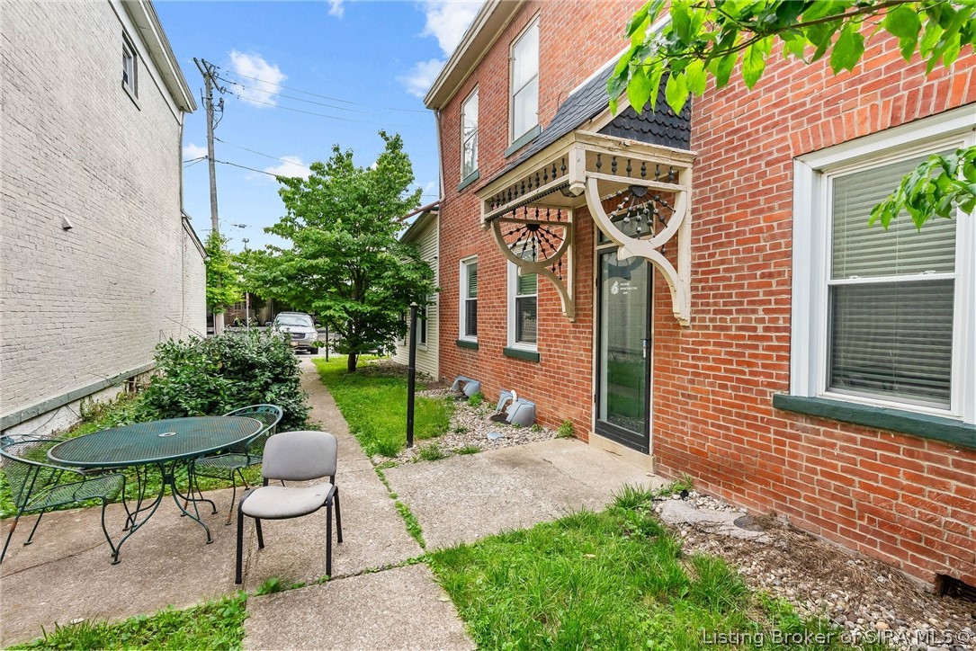 419 W 1st Street