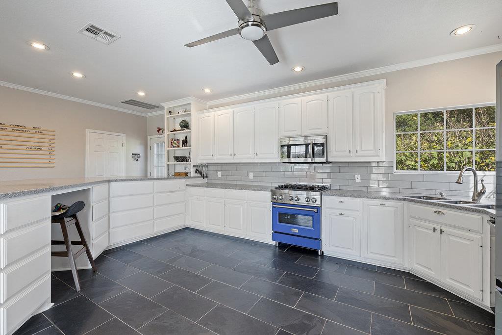 1305 Park CV