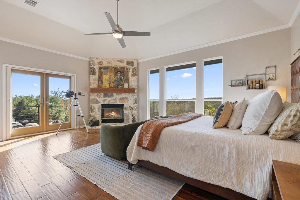 1305 Park CV