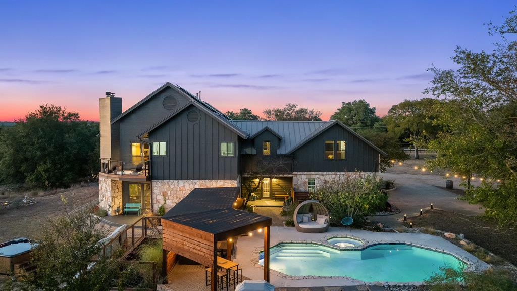1305 Park CV
