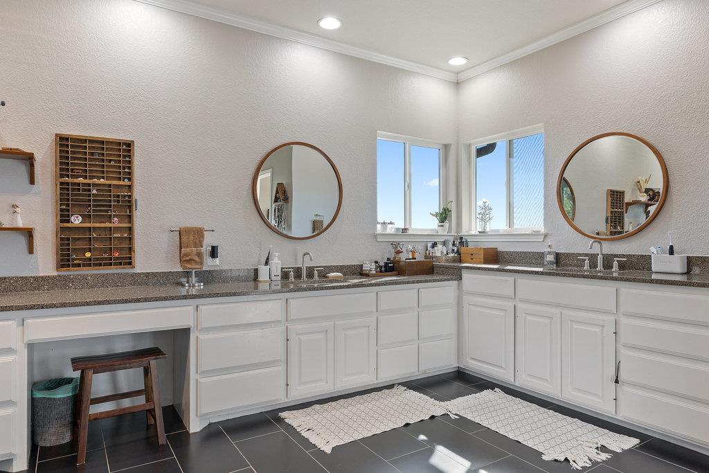 1305 Park CV