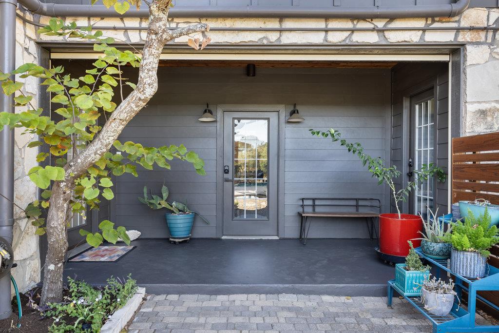 1305 Park CV