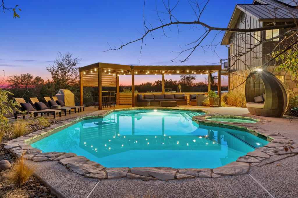 1305 Park CV