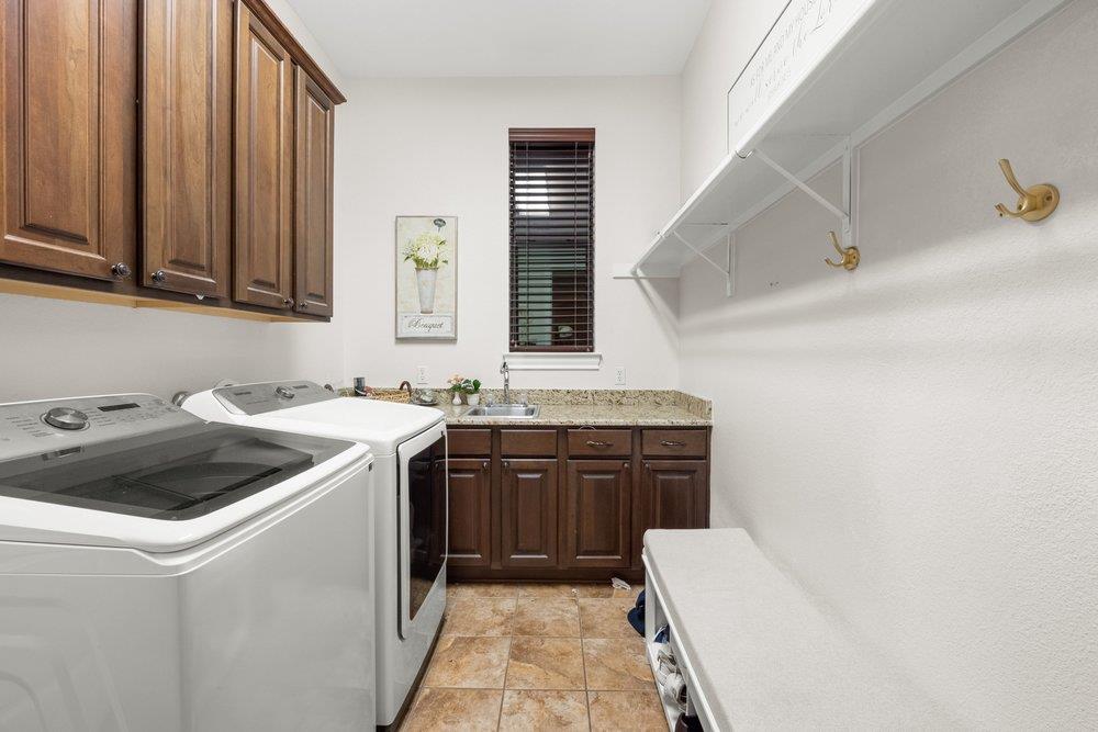109 Burgess LN