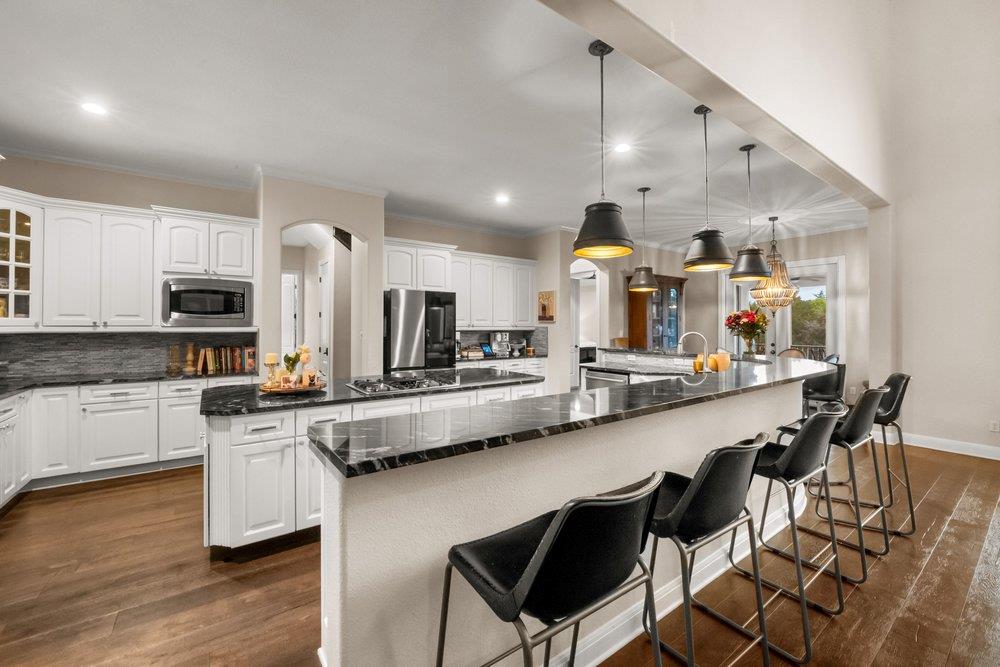109 Burgess LN