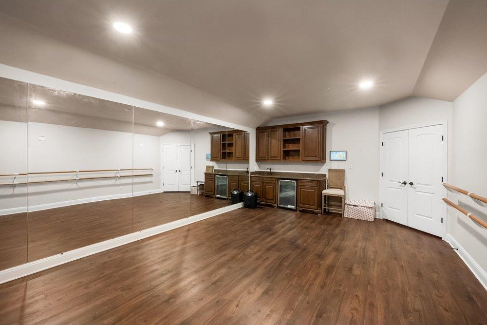 109 Burgess LN