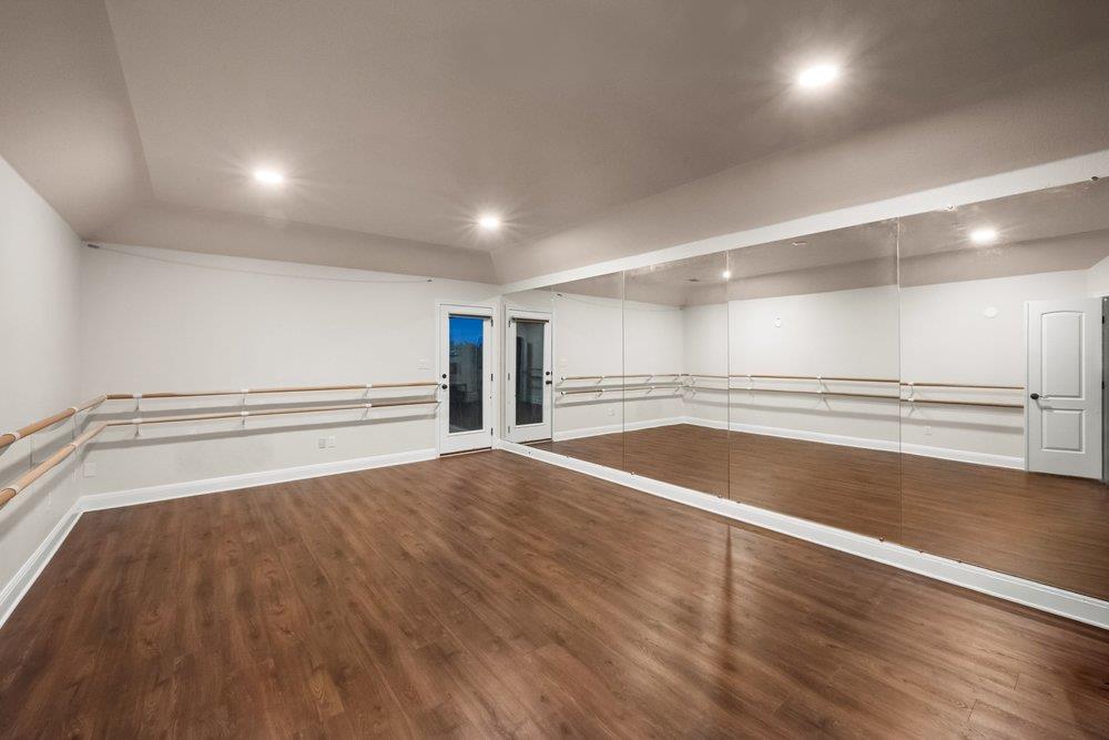 109 Burgess LN