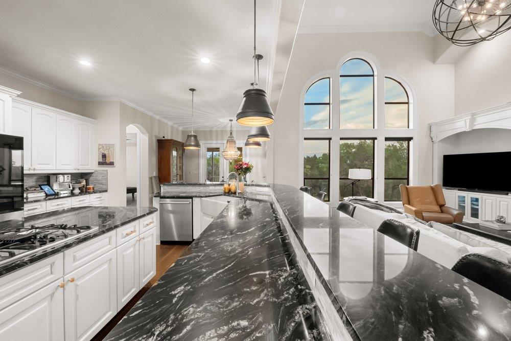 109 Burgess LN