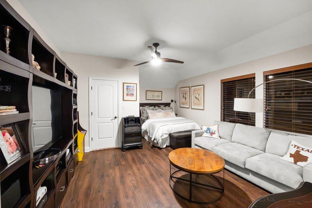 109 Burgess LN