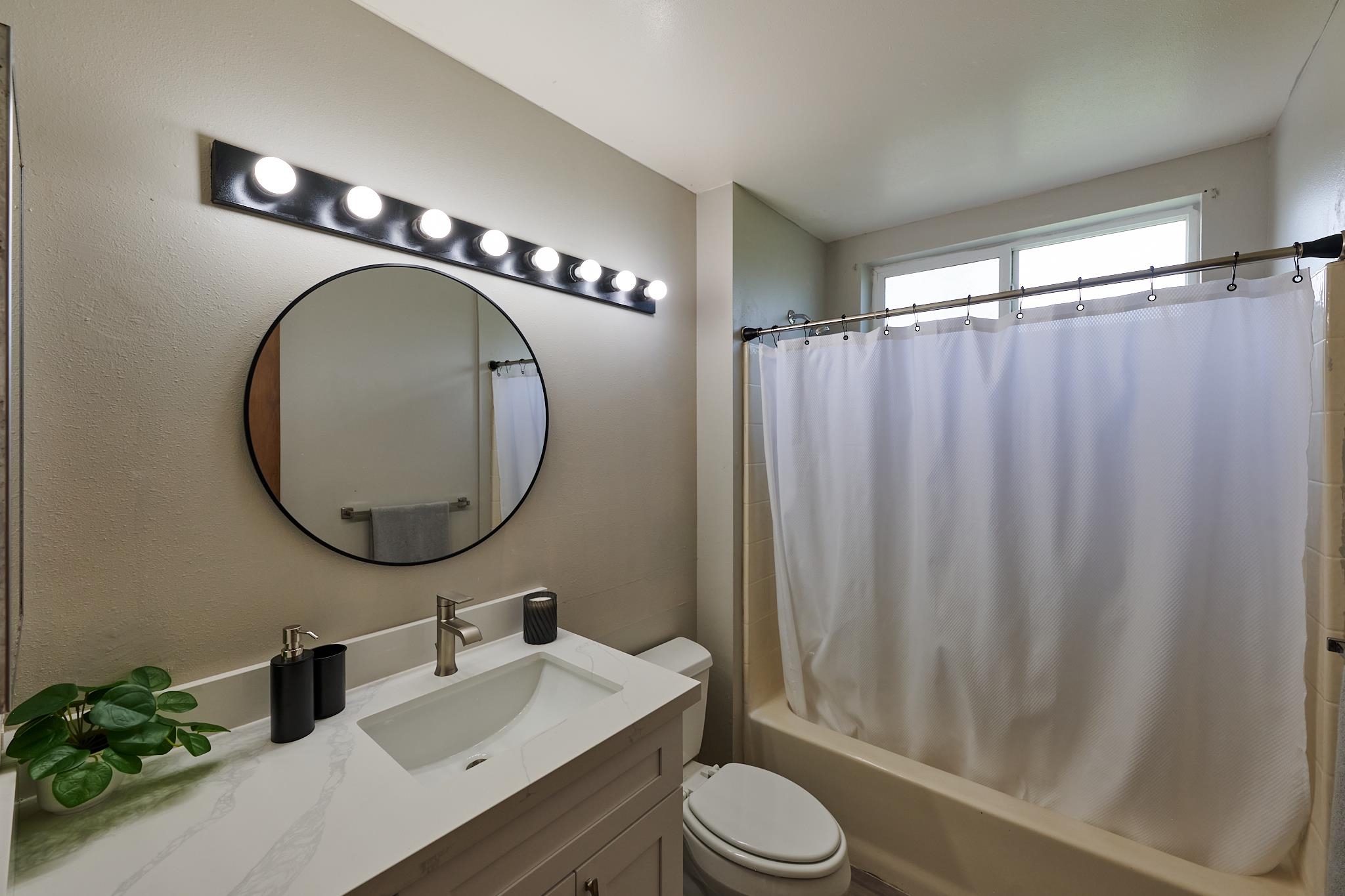 56 Kunihi Ln Unit: 323