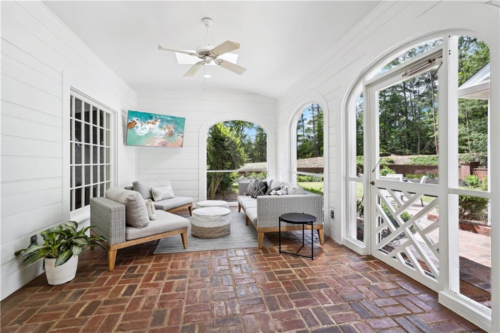 1250 Squire Lane