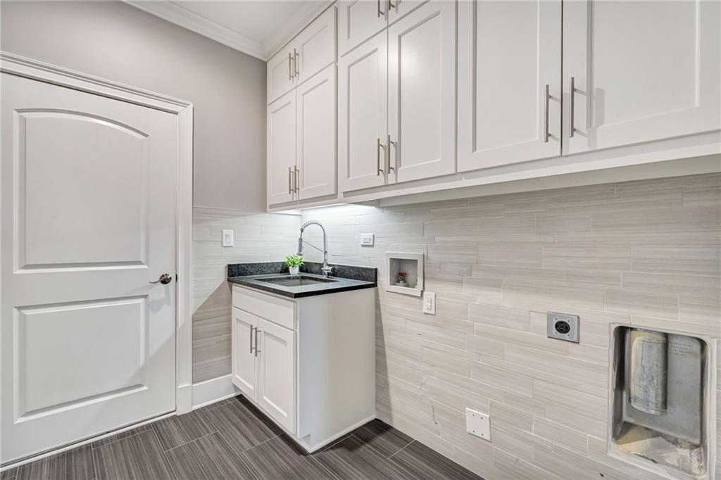 2444 Ballantrae Circle