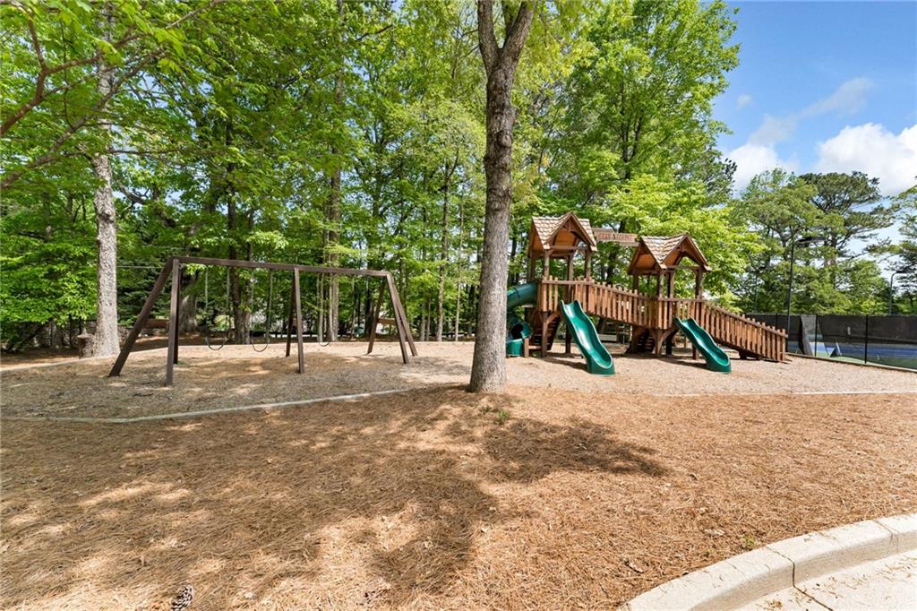 1725 Redbud Way