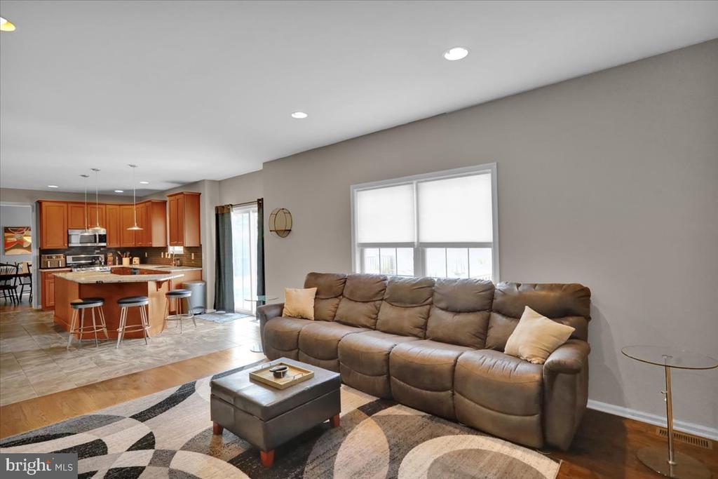 1622 W THISTLE DRIVE