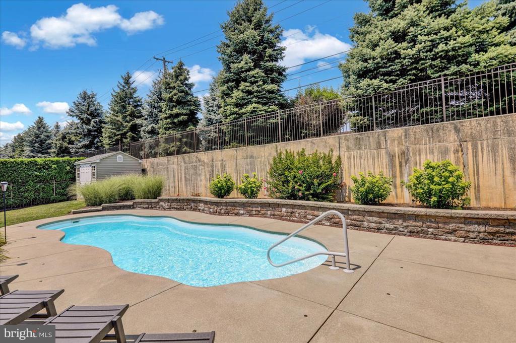 1622 W THISTLE DRIVE