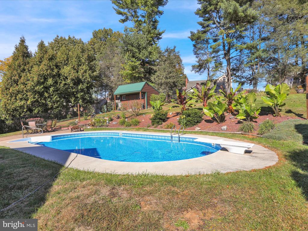 106 WESTVIEW DRIVE