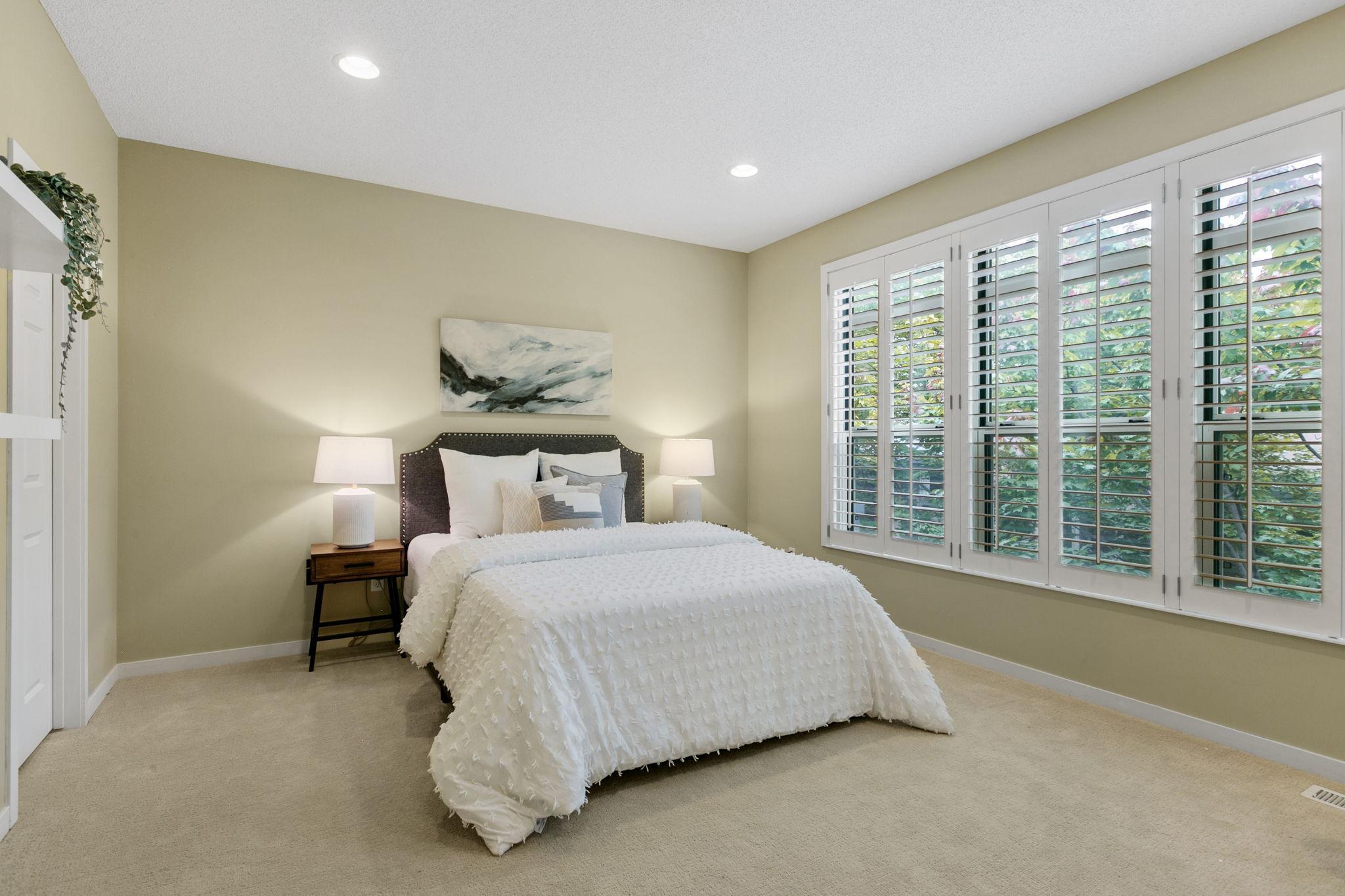 221 1st Avenue NE Unit: 21
