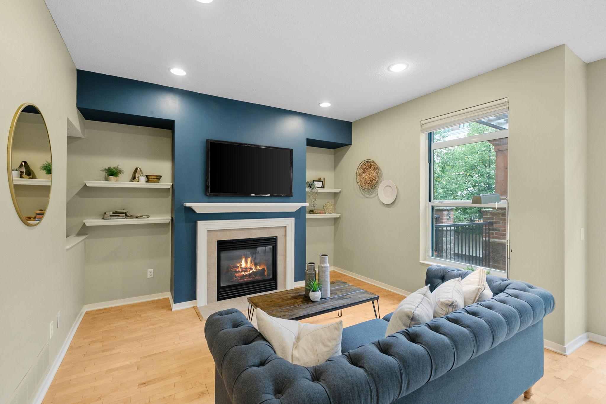 221 1st Avenue NE Unit: 21