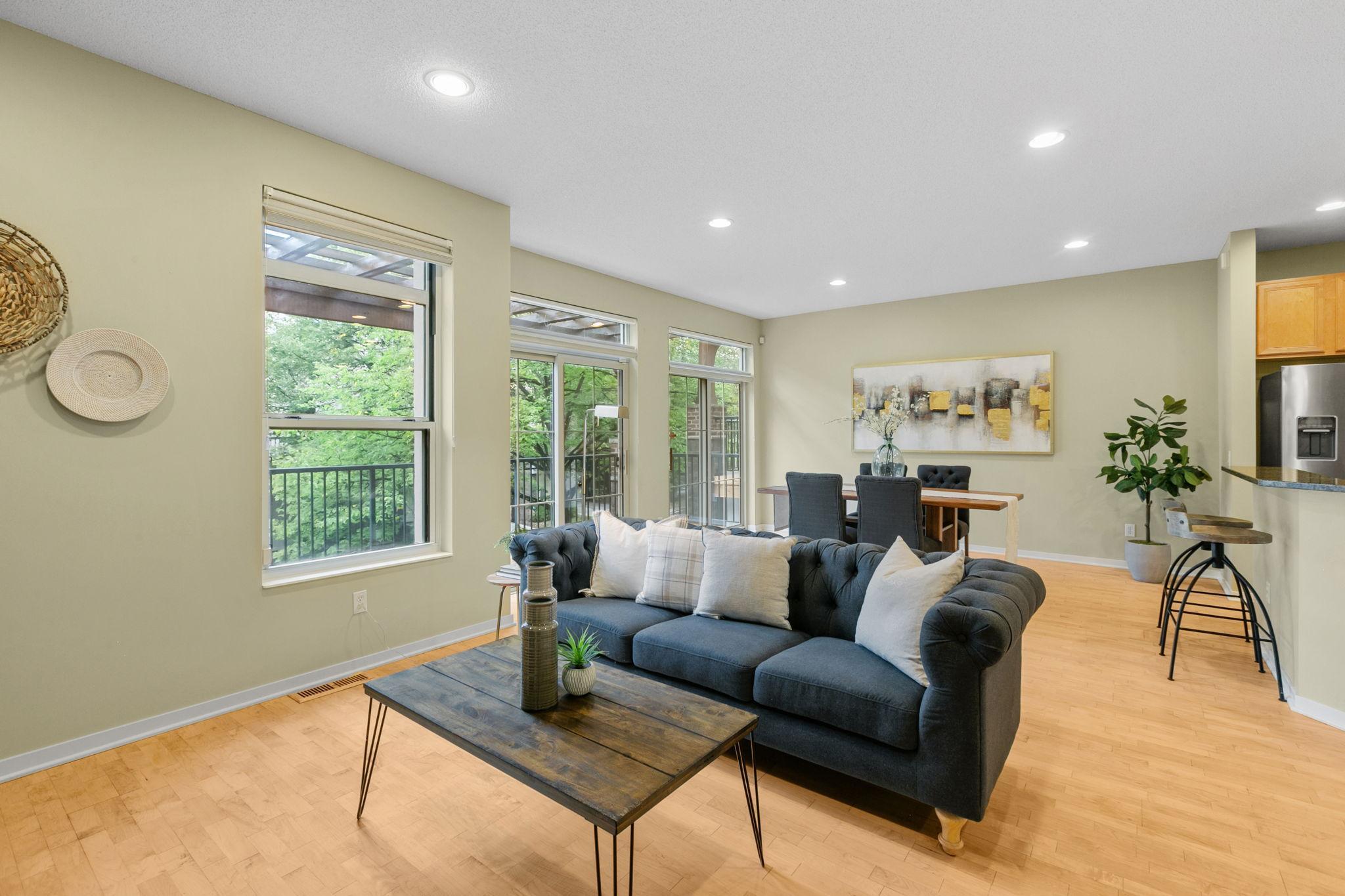 221 1st Avenue NE Unit: 21