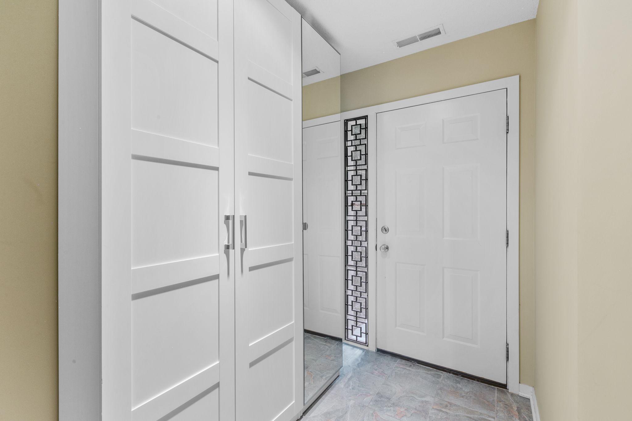 221 1st Avenue NE Unit: 21