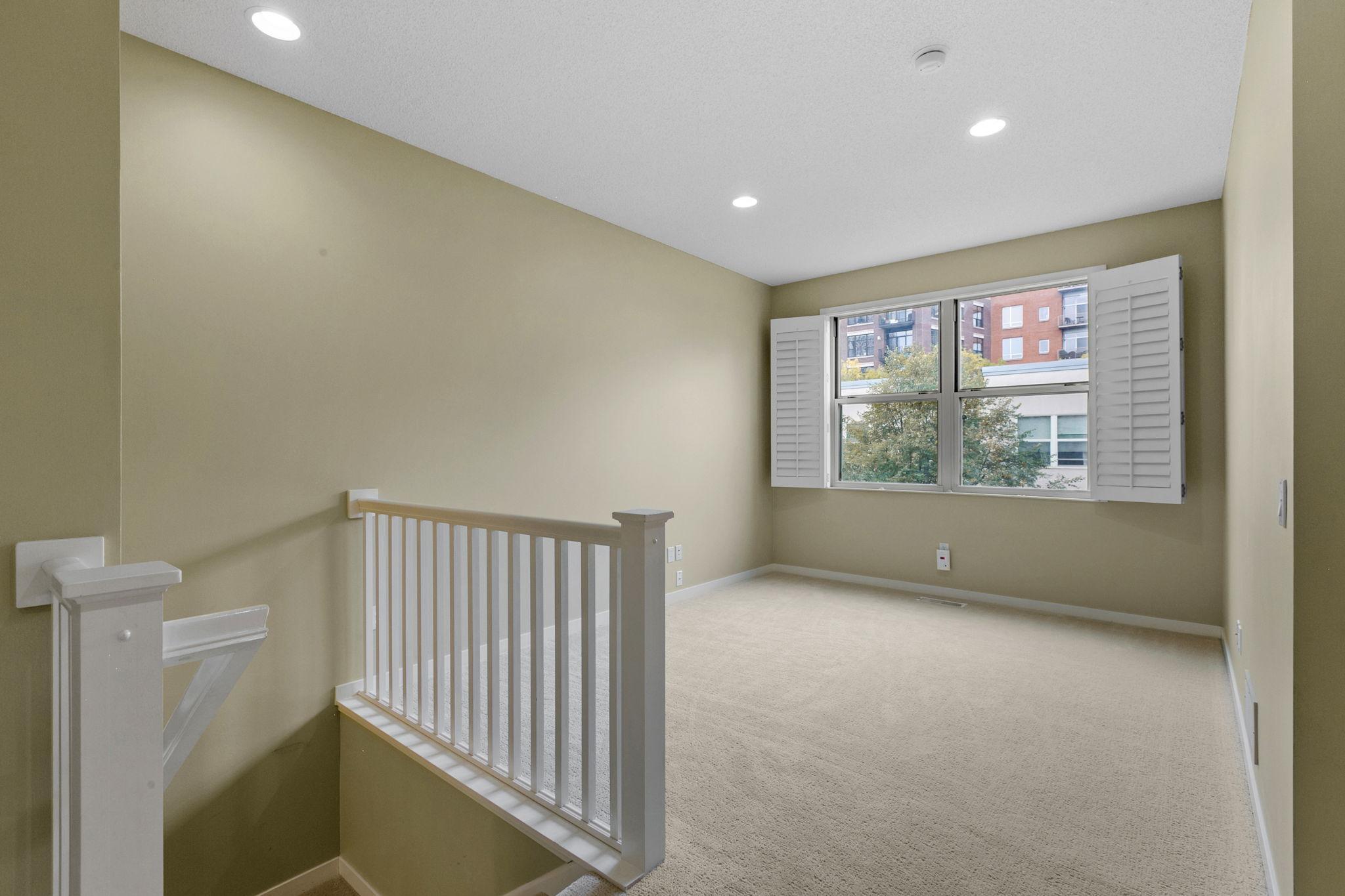 221 1st Avenue NE Unit: 21