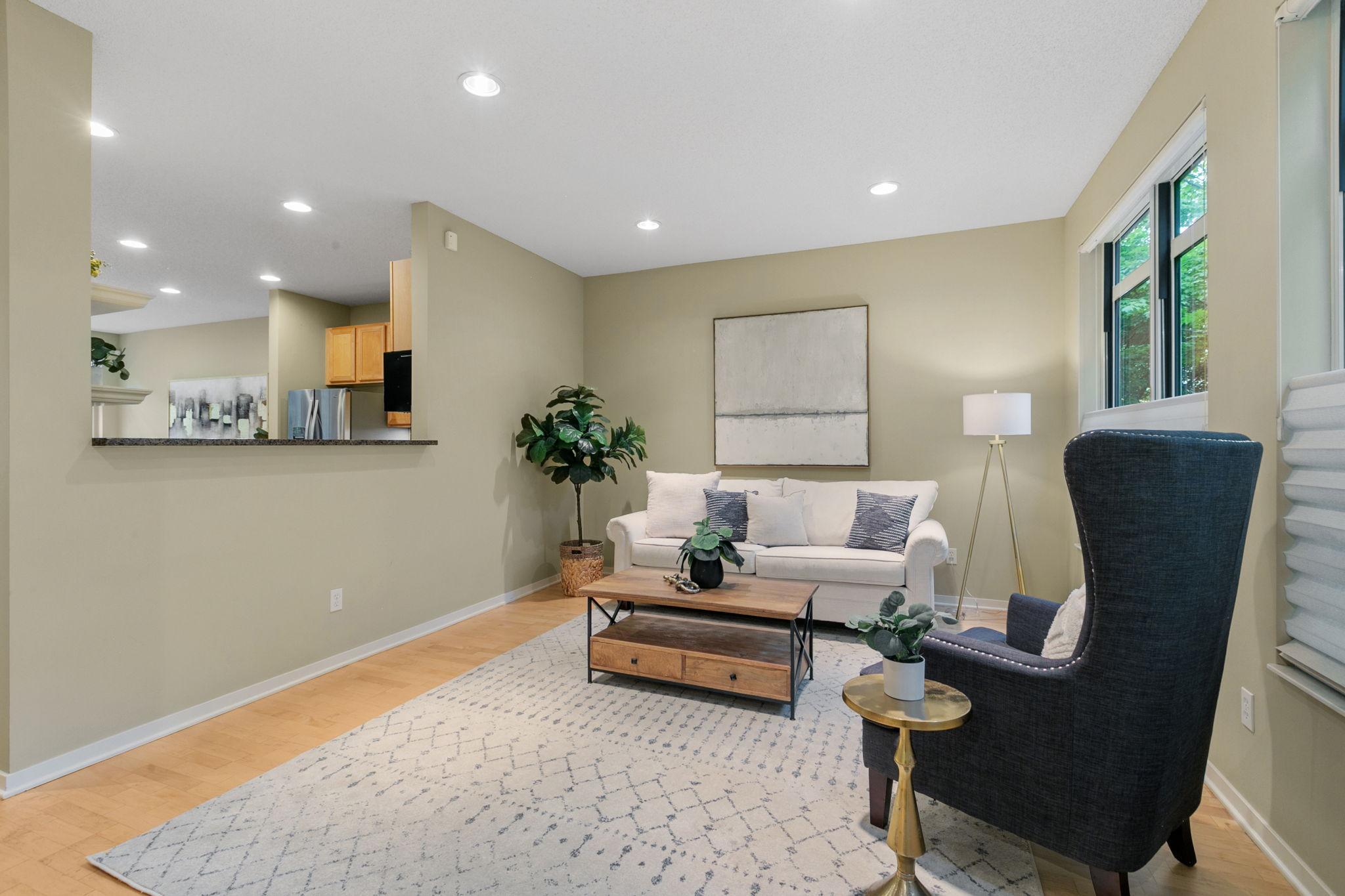 221 1st Avenue NE Unit: 21