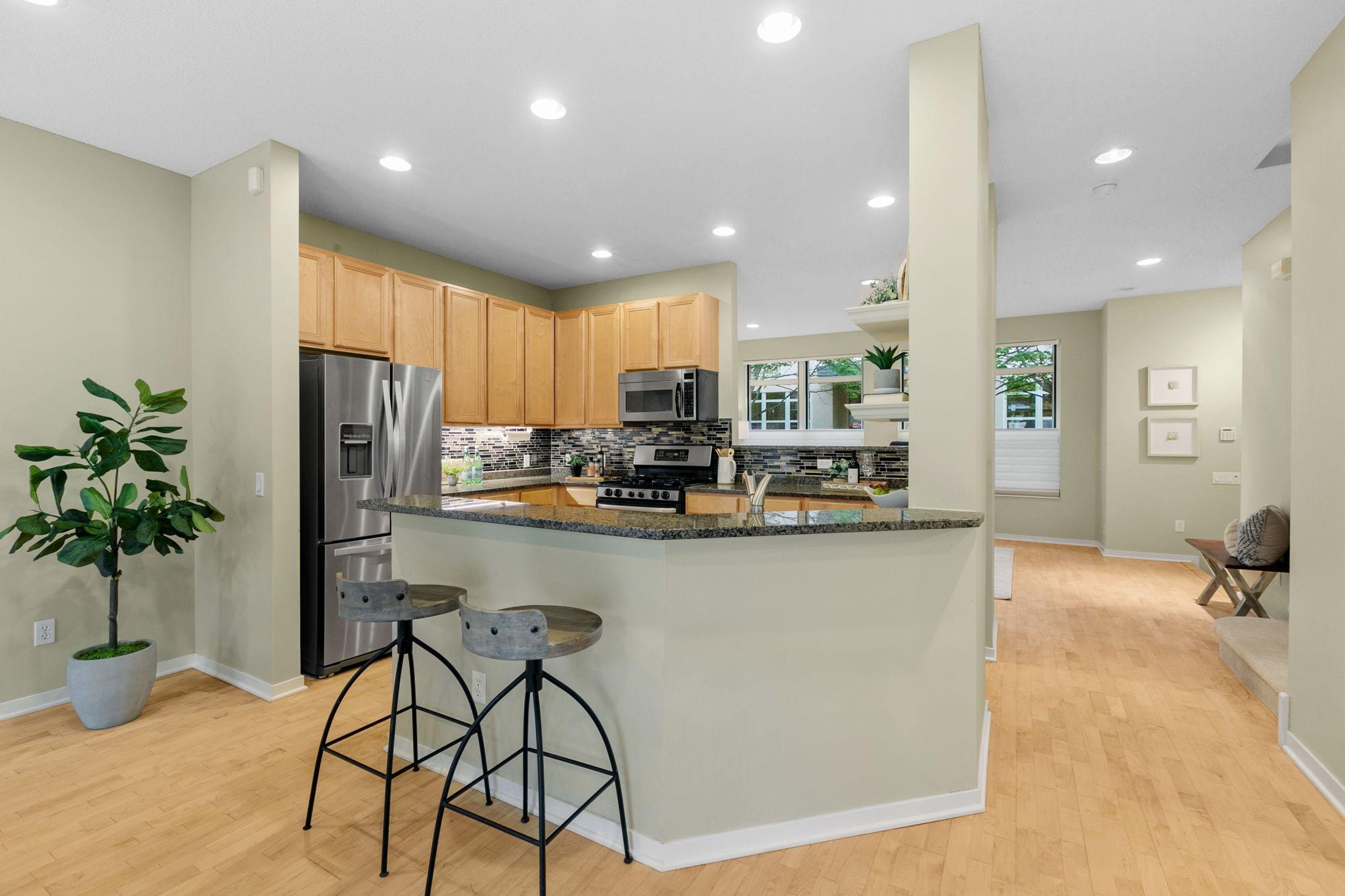 221 1st Avenue NE Unit: 21