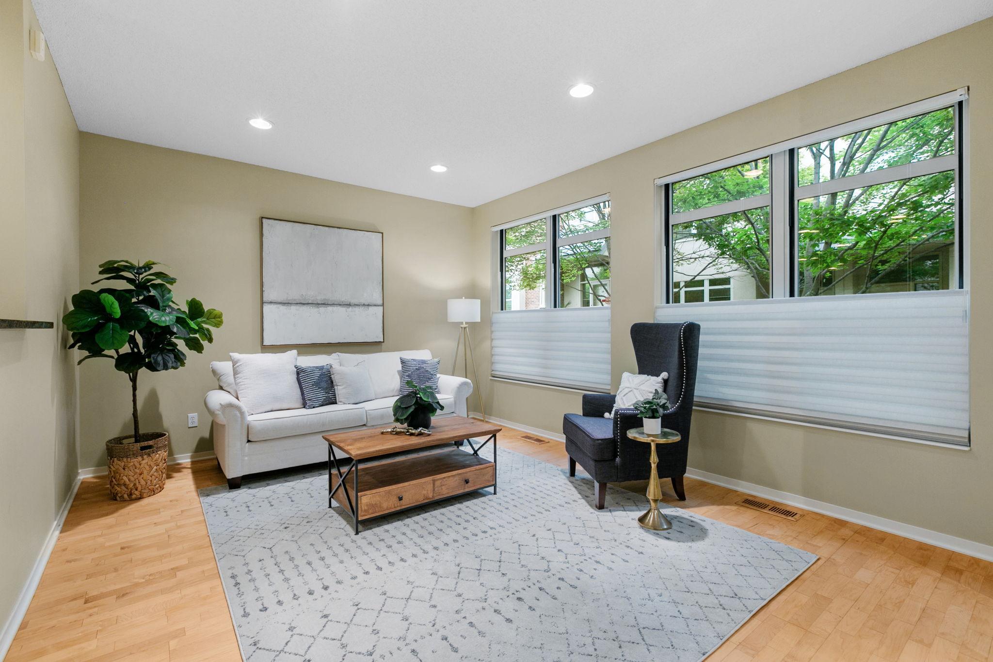 221 1st Avenue NE Unit: 21