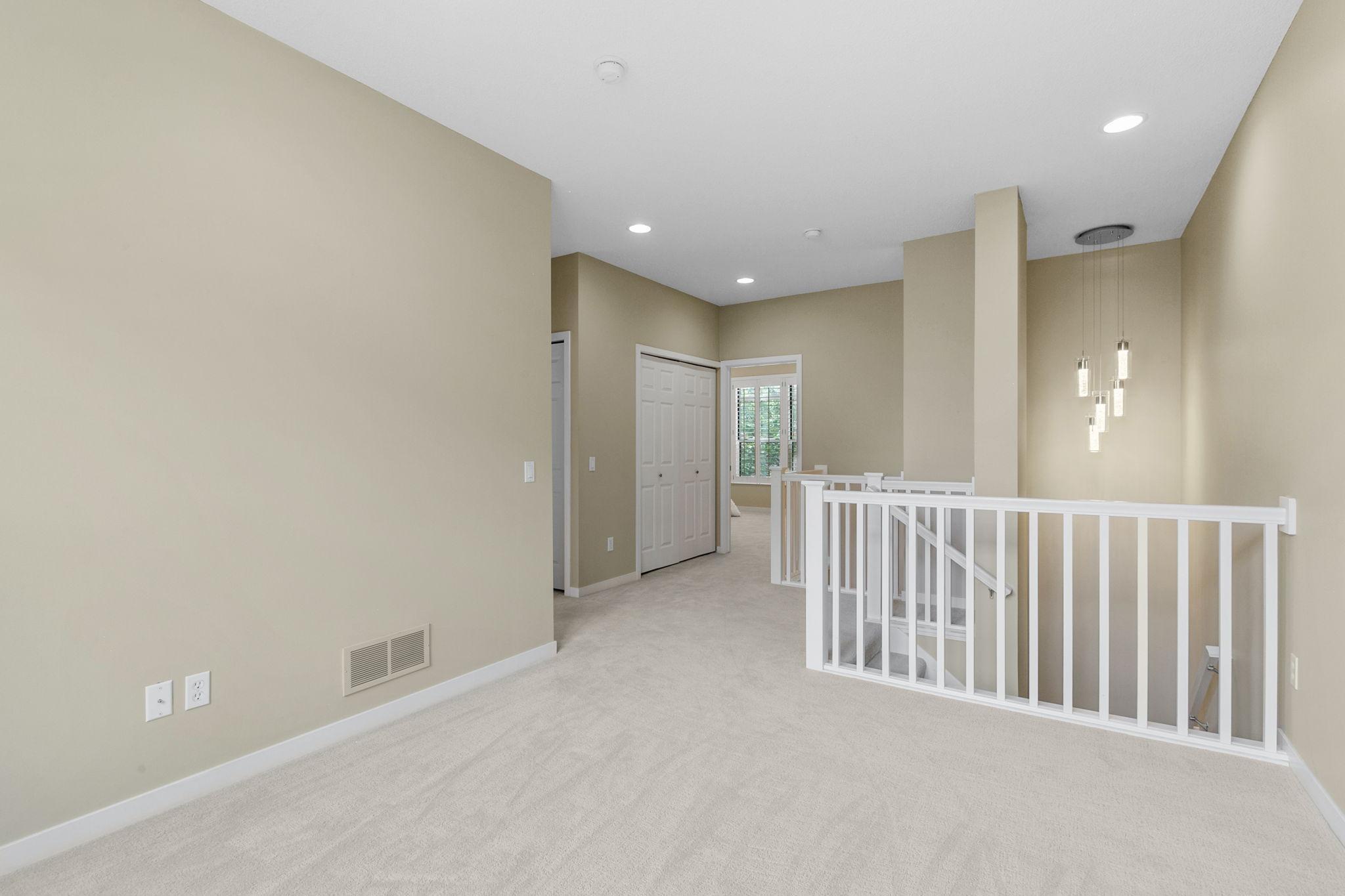 221 1st Avenue NE Unit: 21