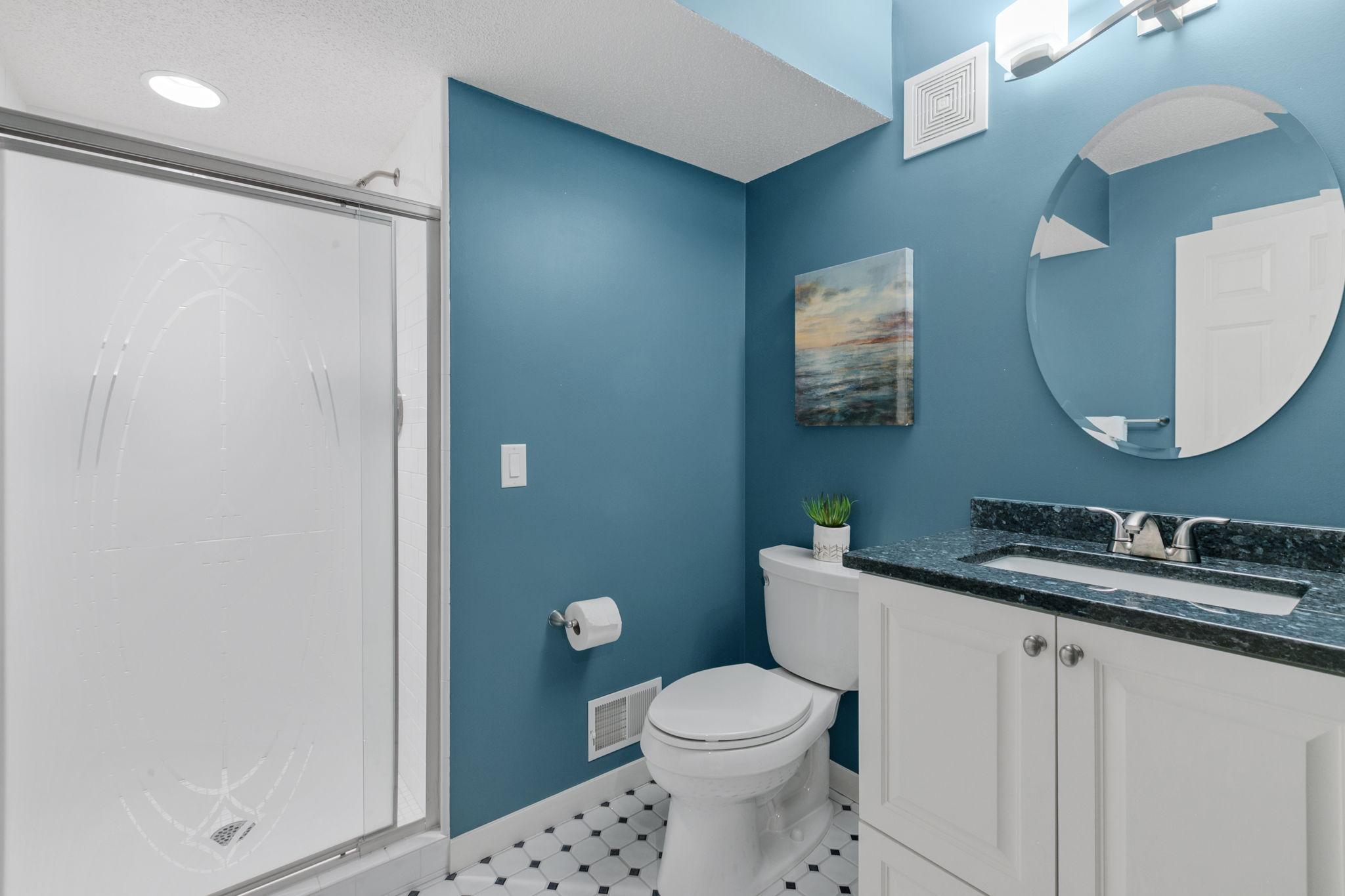 221 1st Avenue NE Unit: 21