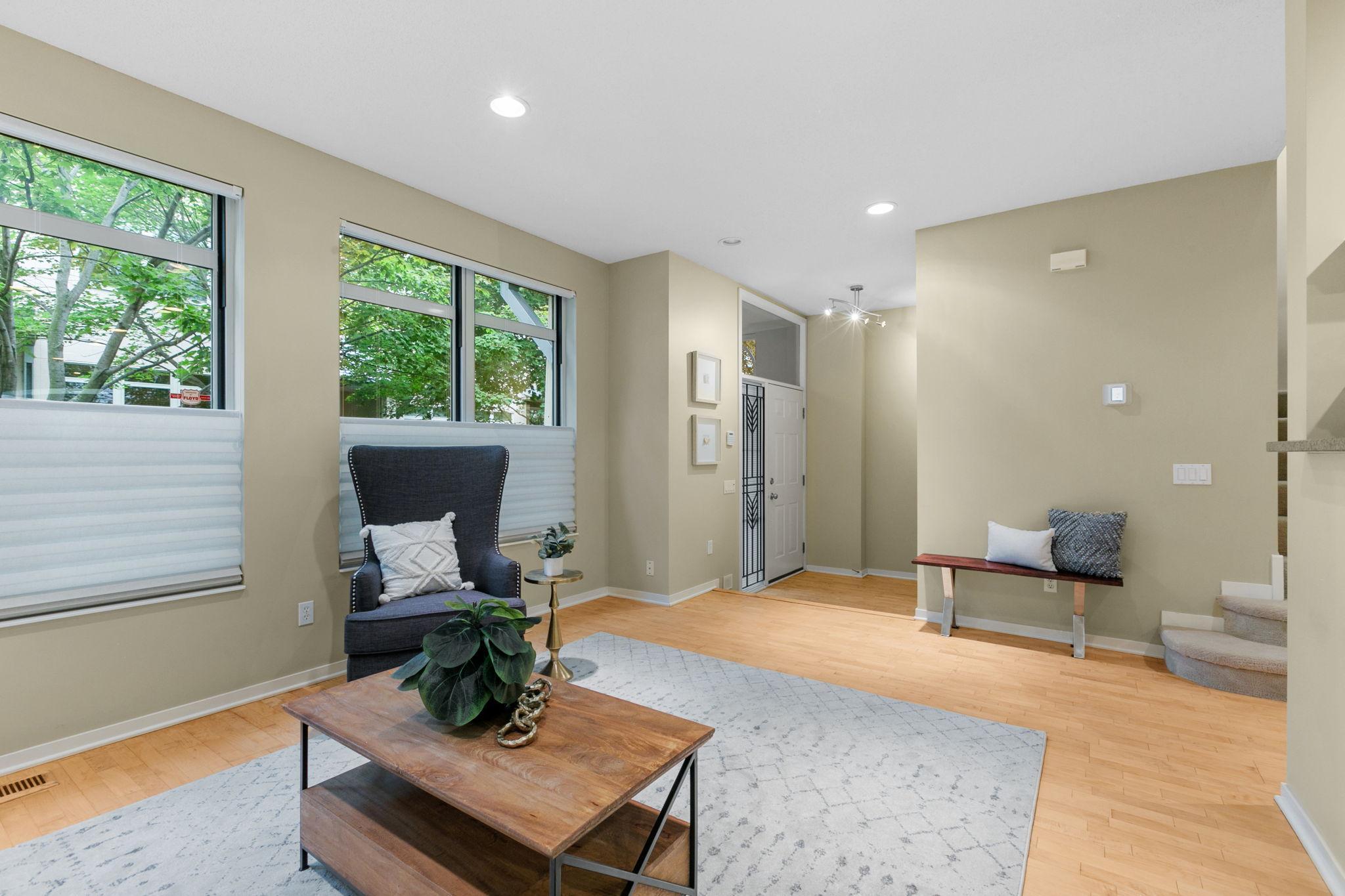 221 1st Avenue NE Unit: 21
