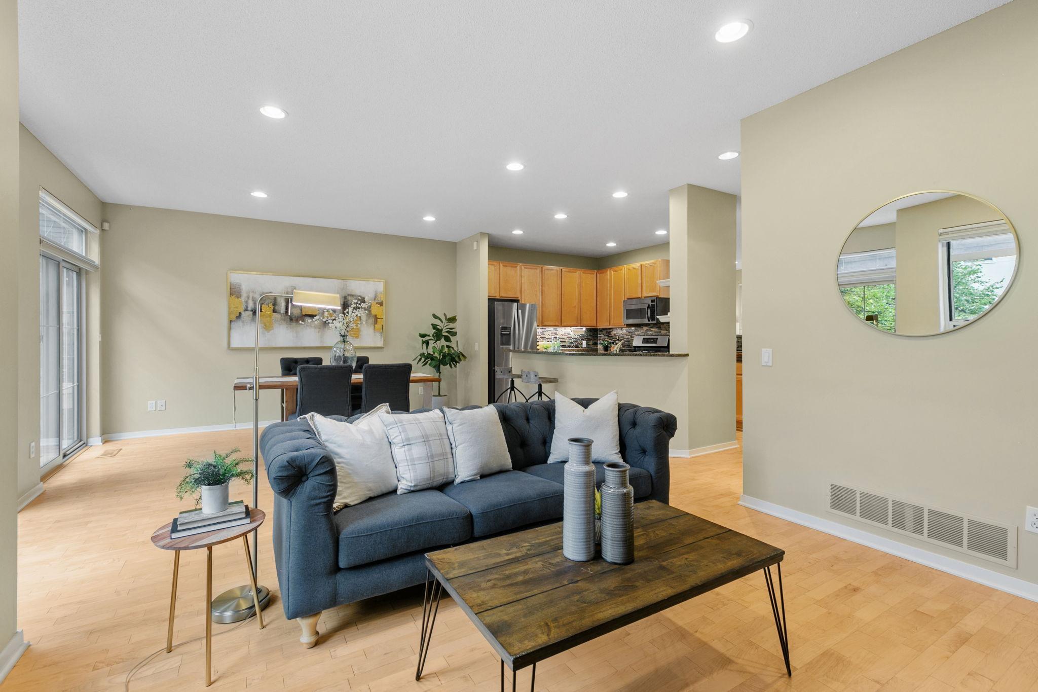 221 1st Avenue NE Unit: 21