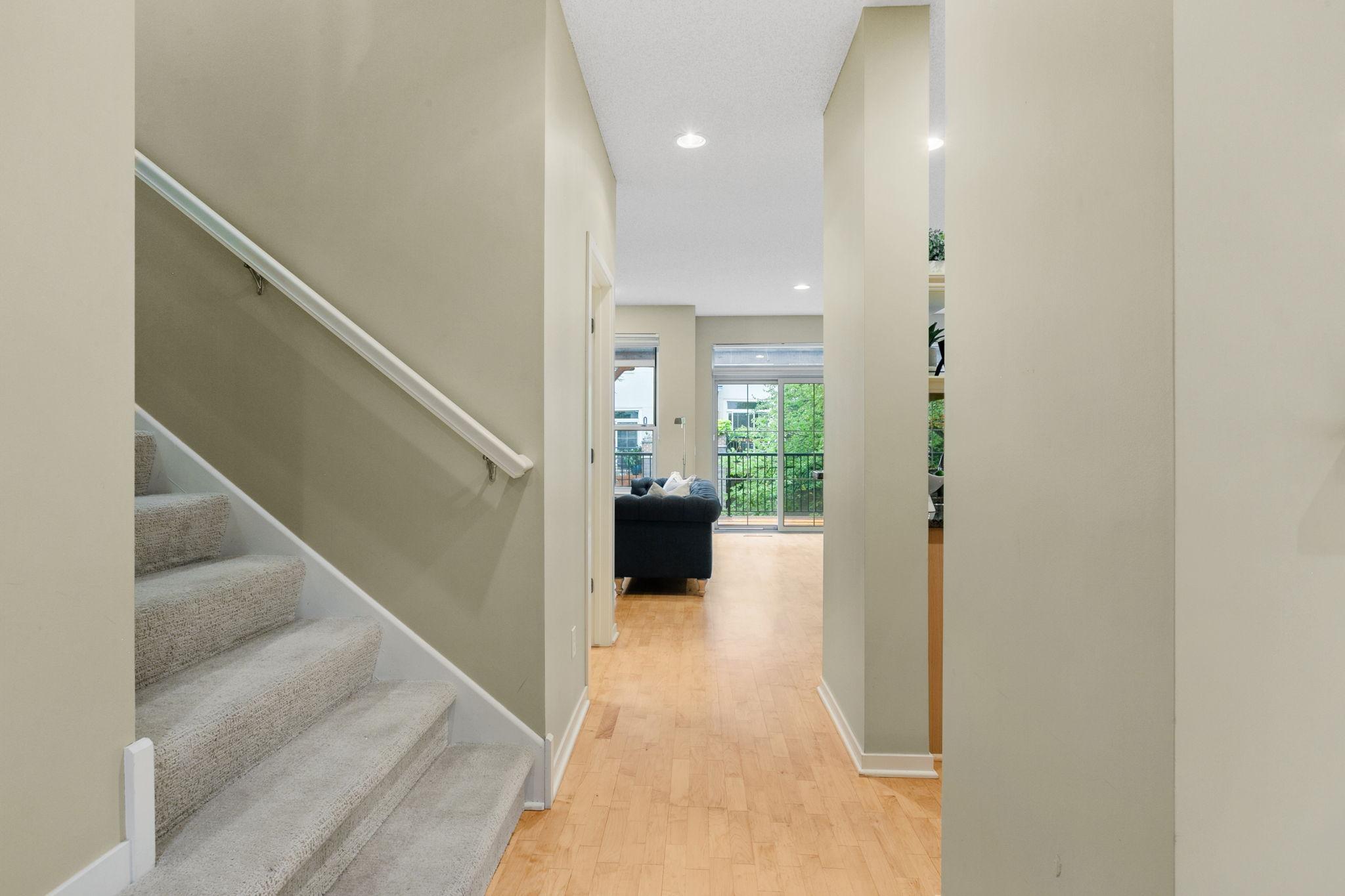 221 1st Avenue NE Unit: 21