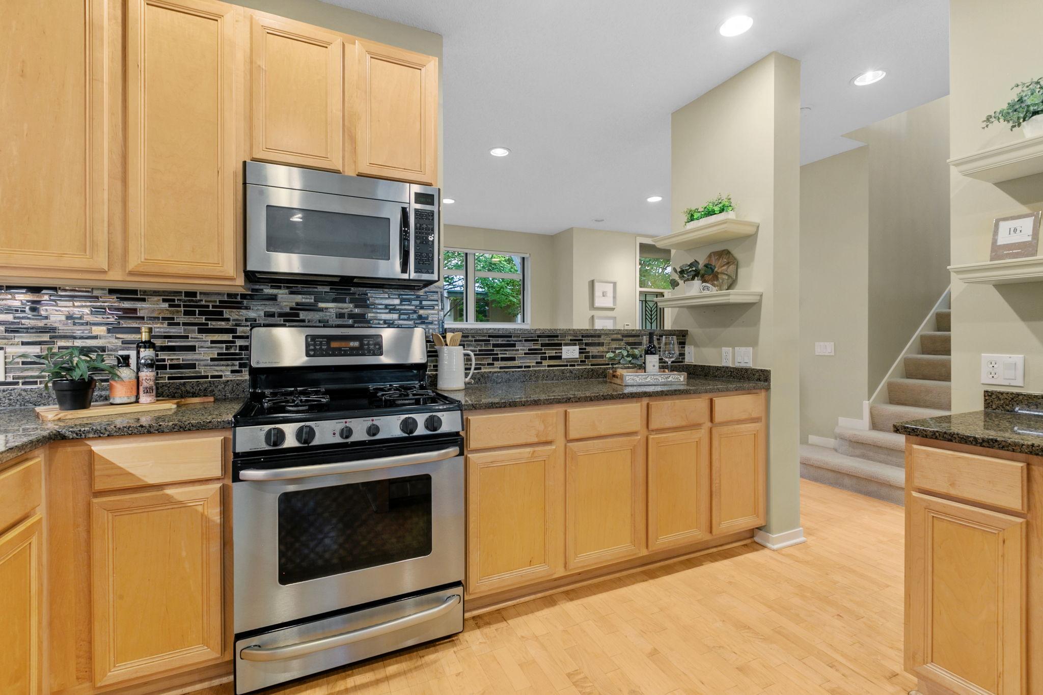 221 1st Avenue NE Unit: 21